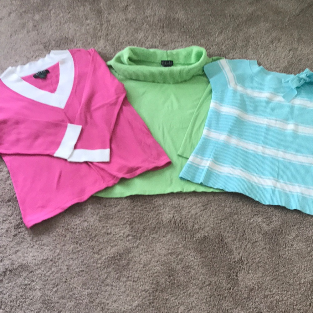 excellent condition on these 3 tops size L